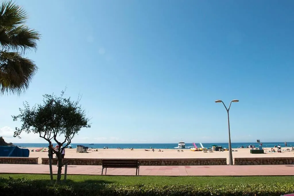 Appartamento Seahomes Vacations - Seafront Apt Fenals With Pkg Lloret de Mar Spagna